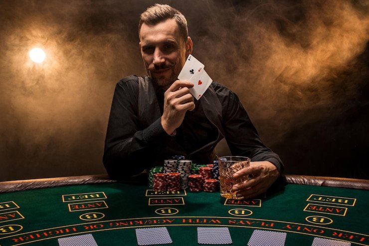 Studio roulette pedetogel dengan roda mekanis dan dealer profesional yang disiarkan langsung ke aplikasi mobile
